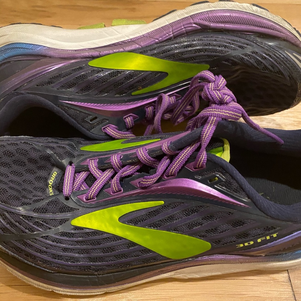 Brooks running sneakers, Size 8
